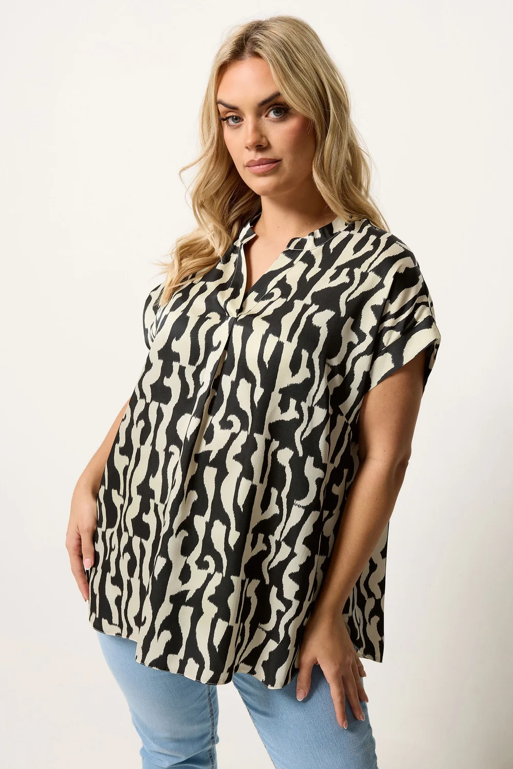Yours Curve Black Abstract Print Pleated Blouse - 16 Image 1