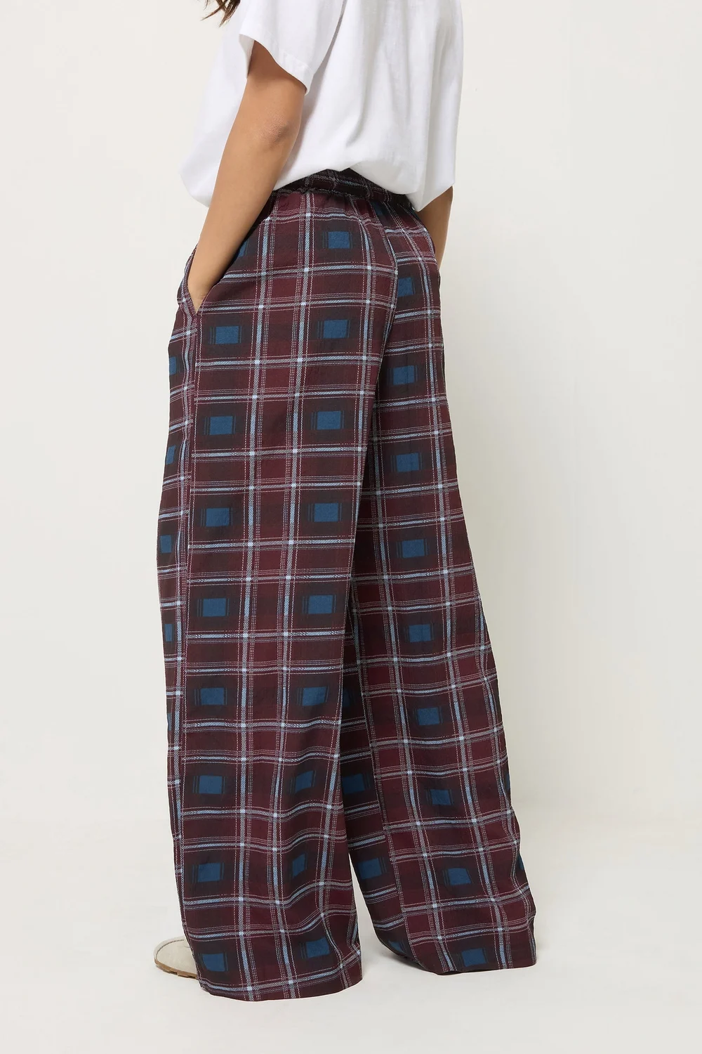 PixieGirl Petite Burgundy Red Check Print Wide Leg Trousers - 12/L27 Image 4