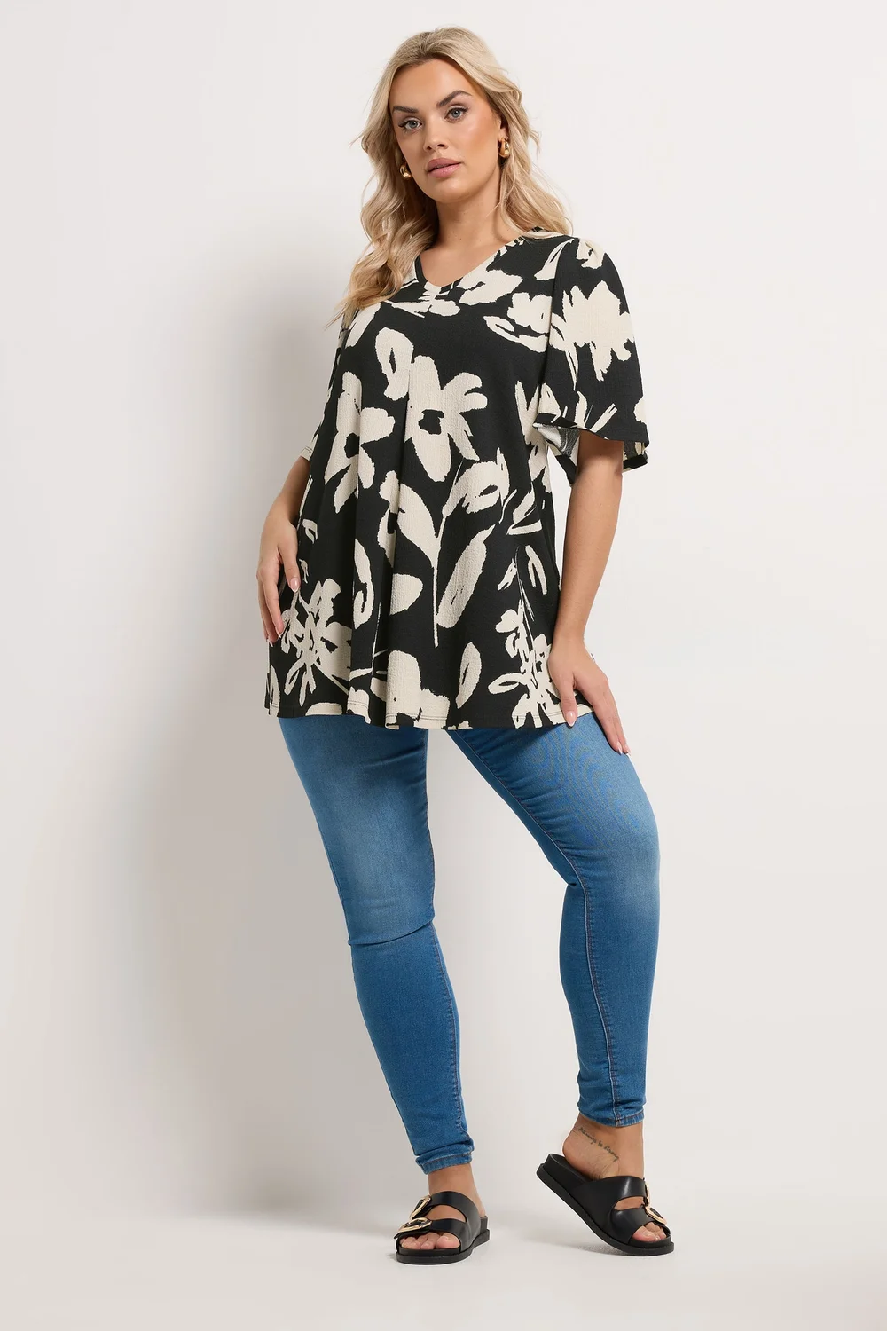 Yours Curve Black Floral Textured Pleated Front Top - 16 Image 2