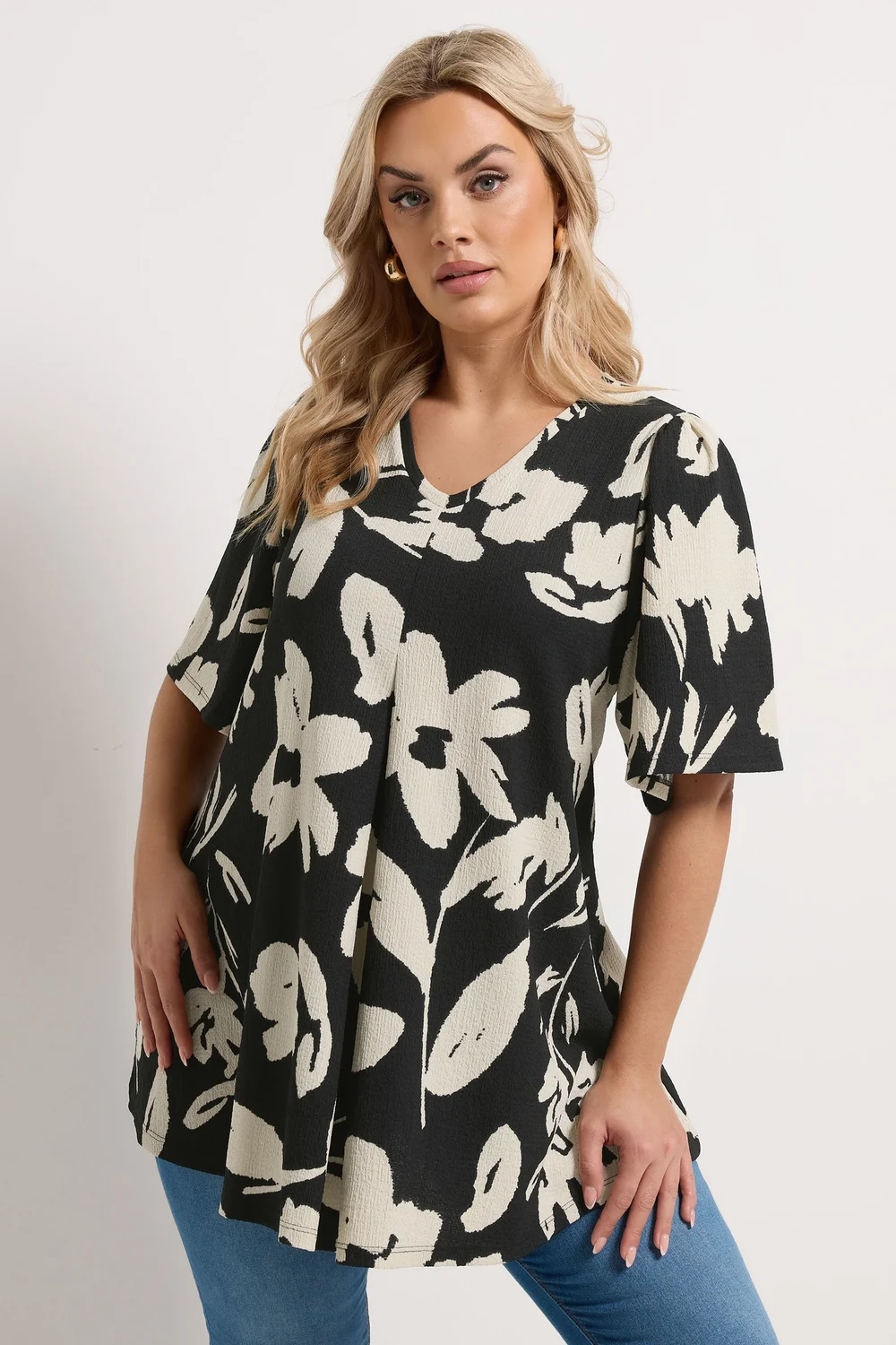 Yours Curve Black Floral Textured Pleated Front Top - 16 Image 1