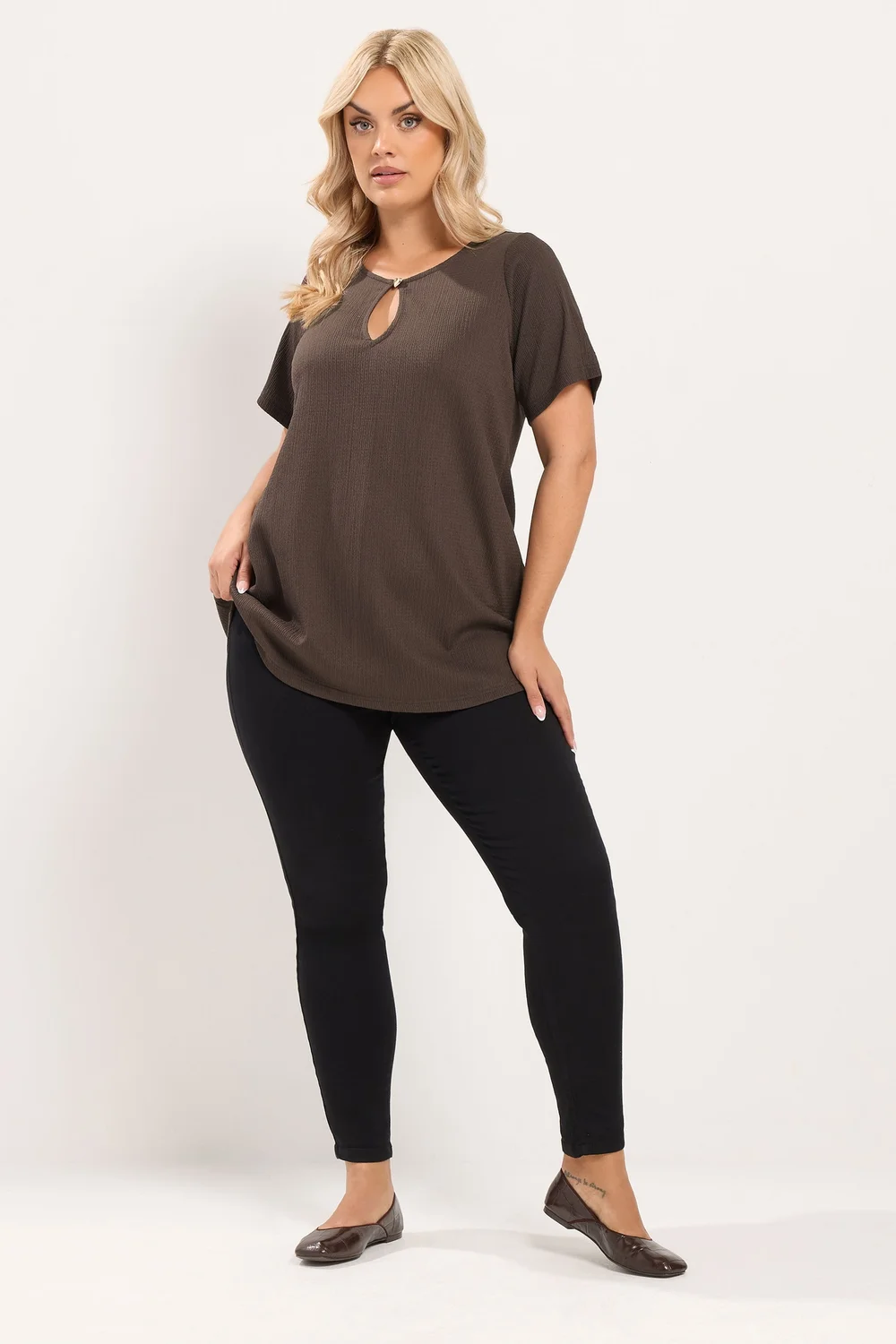 Yours Curve Chocolate Brown Keyhole Detail Top - 26-28 Image 2