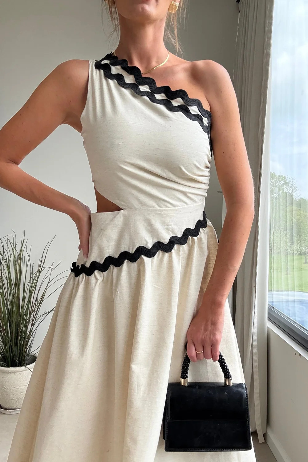 Style Cheat Jasmine Cream Scallop Trim Dress - 10 Image 2