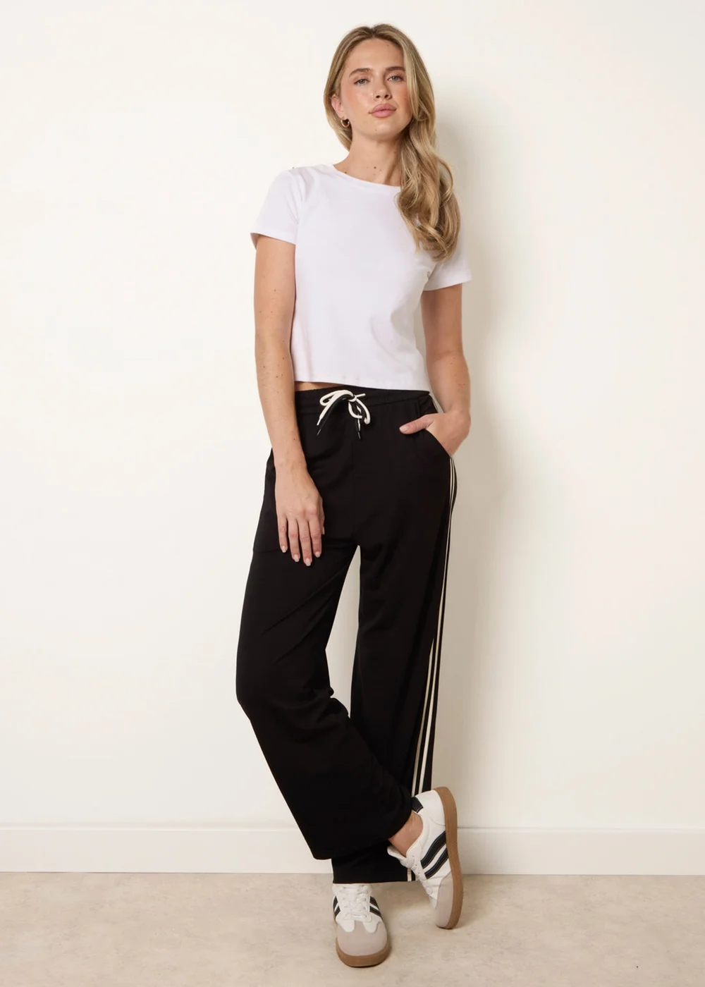 Blue Vanilla Black Side Stripes Pants - M Image 1