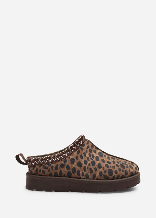 Where's That From Oak Cosy Brown Leopard Fur Lining Slipper