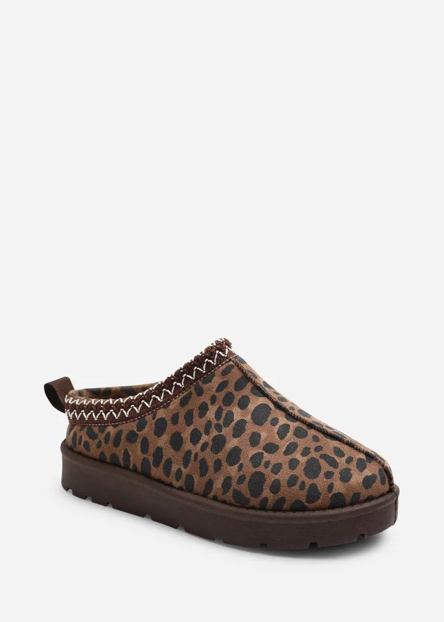 Where's That From Oak Cosy Brown Leopard Fur Lining Slipper