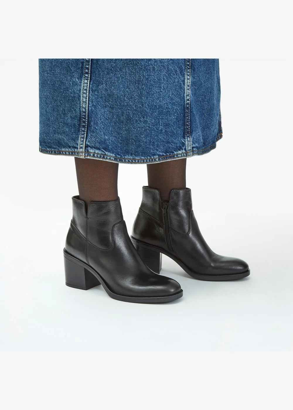 Clarks Womens Black Valvestino Lo Leather Standard - 7 Image 2