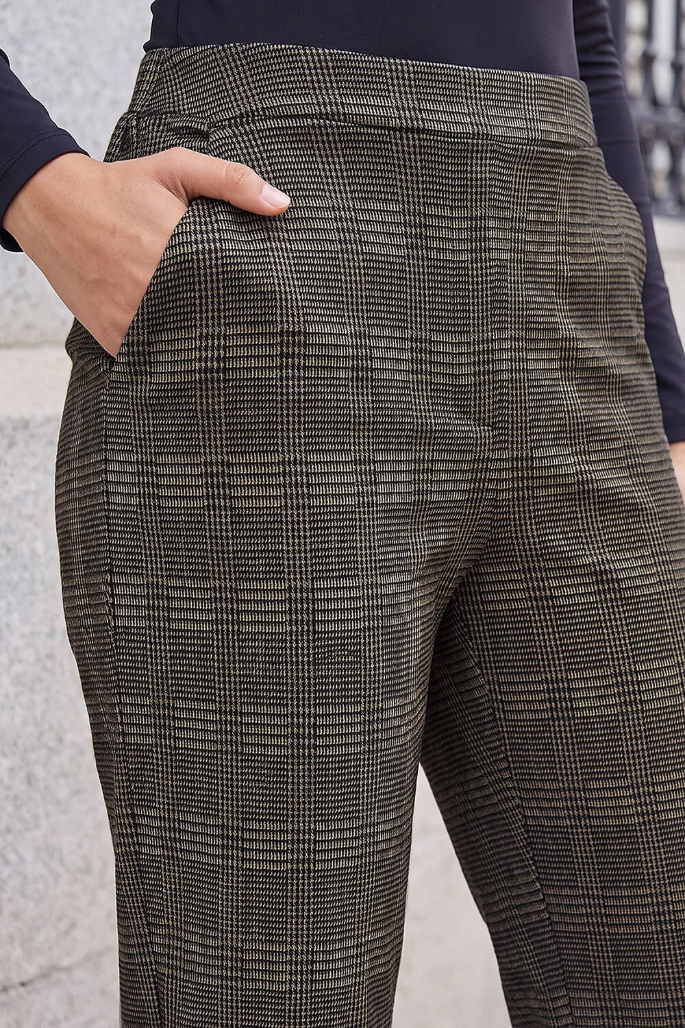 Roman Black Petite Checked Print Trouser - 10 Image 4