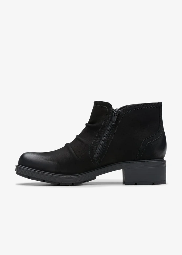 Clarks Womens Black Hearth Clara Nubuck Standard