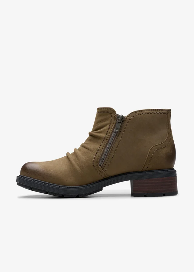 Clarks Womens Brown Hearth Clara Nubuck Standard