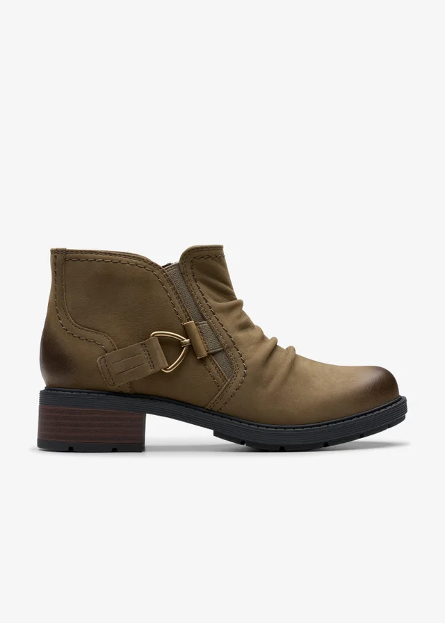 Clarks Womens Brown Hearth Clara Nubuck Standard