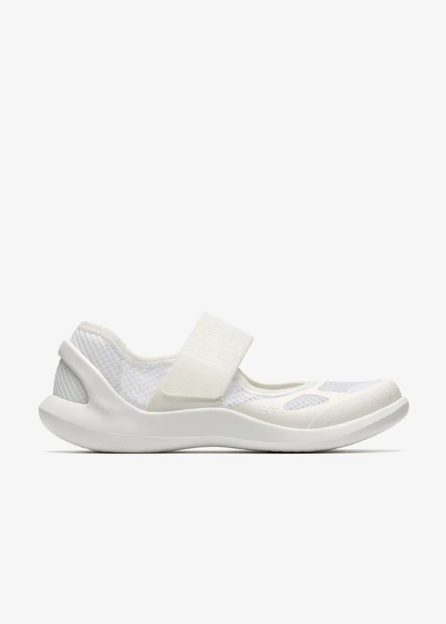 Clarks Cloudsteppers Womens White Solevana Strap Textile Standard