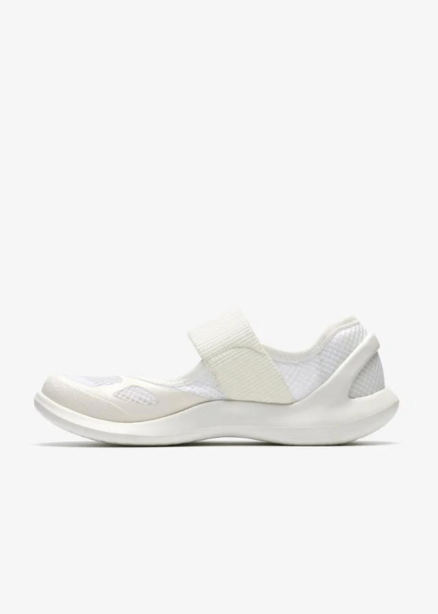 Clarks Cloudsteppers Womens White Solevana Strap Textile Standard