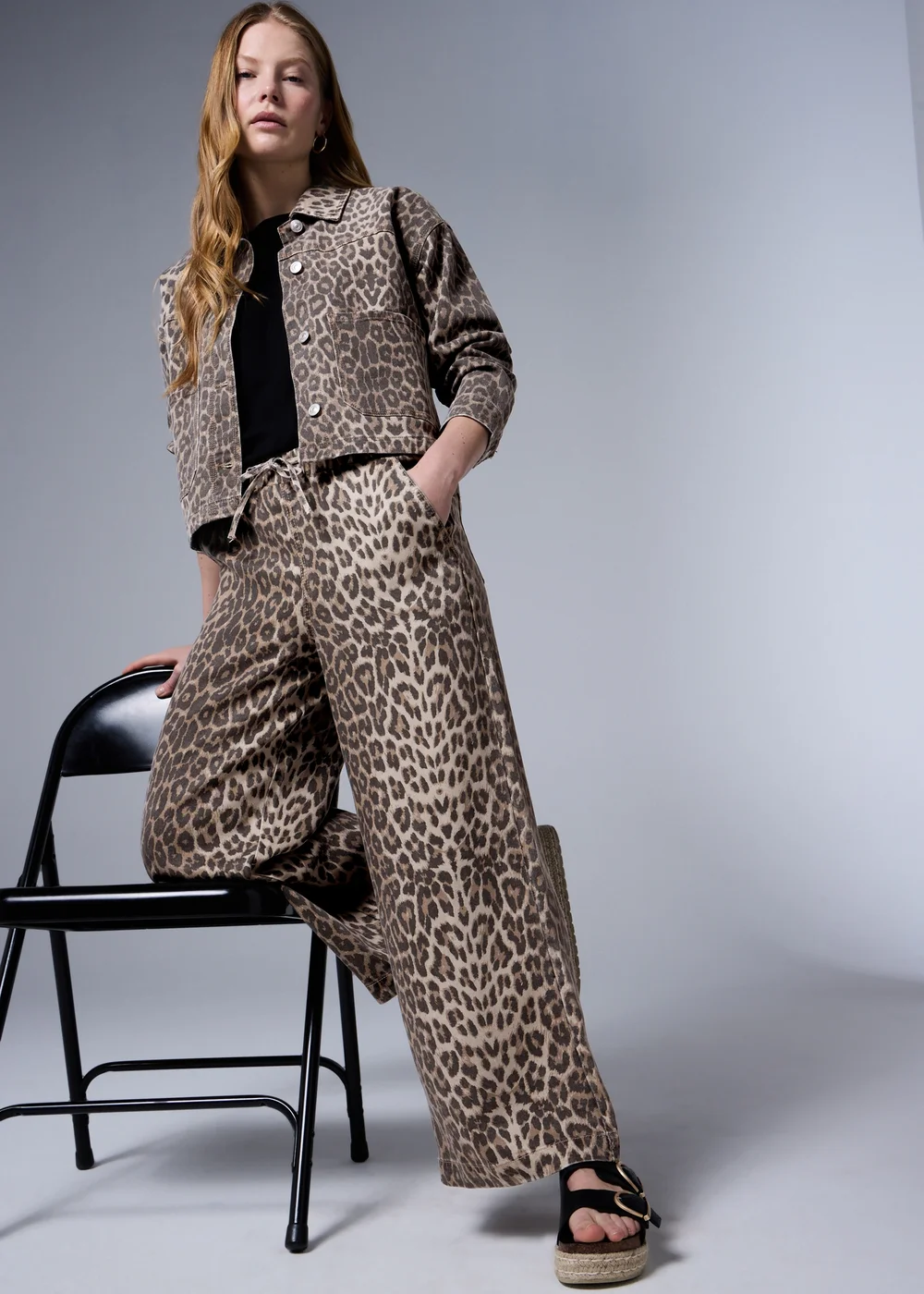 Brown Animal Print Mid Rise Wide Leg Comfort Jeans - Size 24 29 leg Image 3