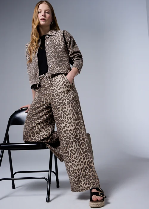 Brown Animal Print Mid Rise Wide Leg Comfort Jeans - Size 24 29 leg Image 3