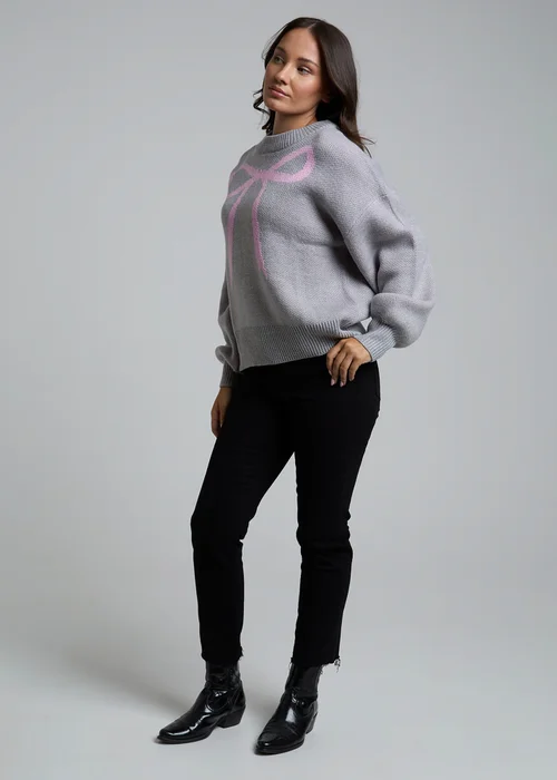 Influence Grey Crew Neck Long Sleeve Bow Graphic Knitted Jumper - 10 Image 4