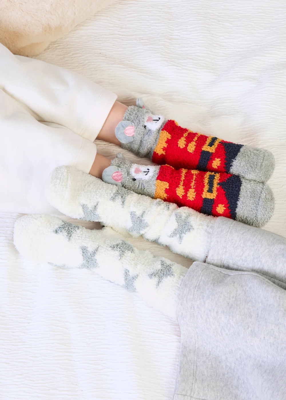 Totes Kids 2 pack Mouse Grey Super Soft Cosy Slipper-Sox - 7-10 Yrs Image 3