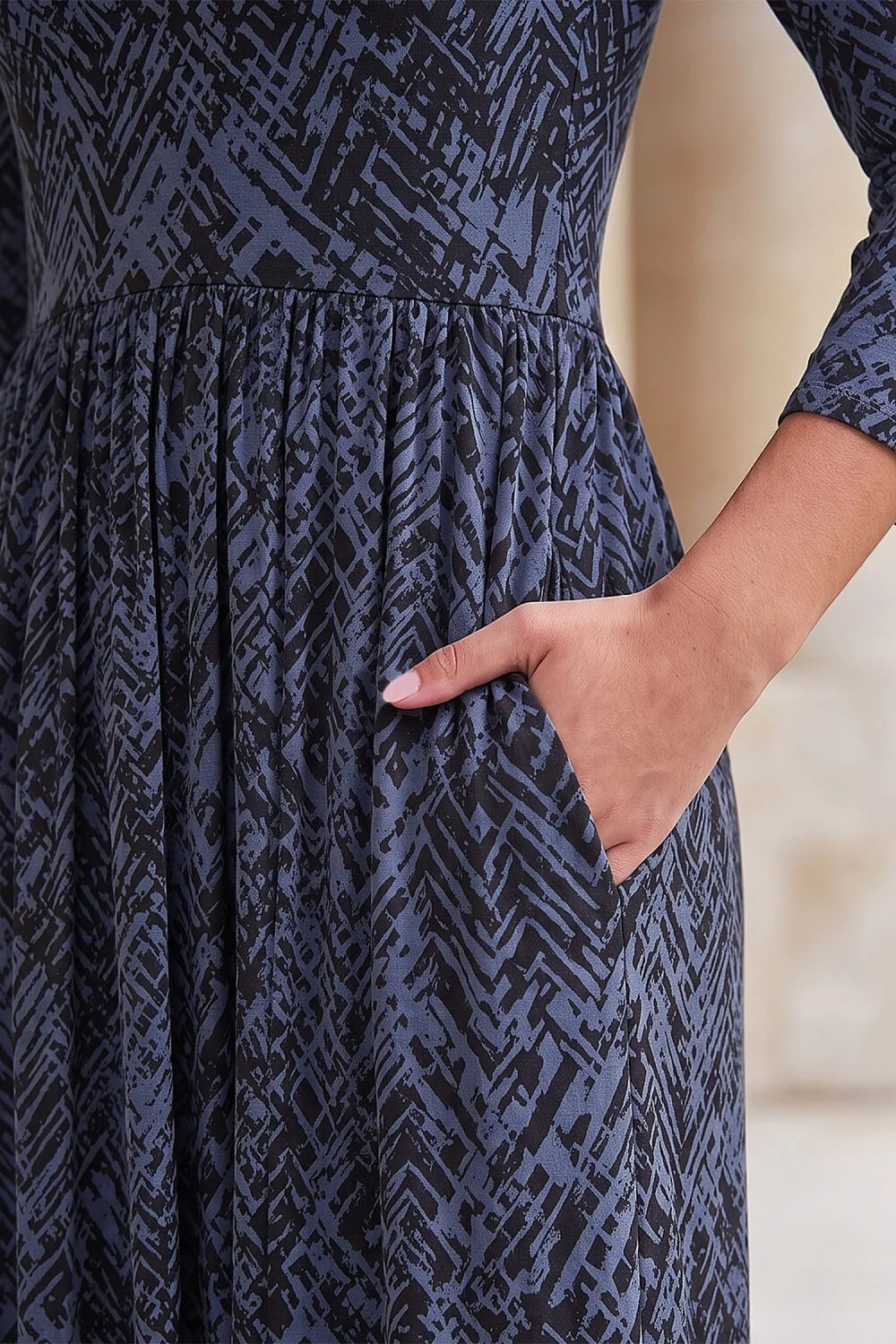 Roman Grey Abstract Print Stretch Midi Dress - 12 Image 4