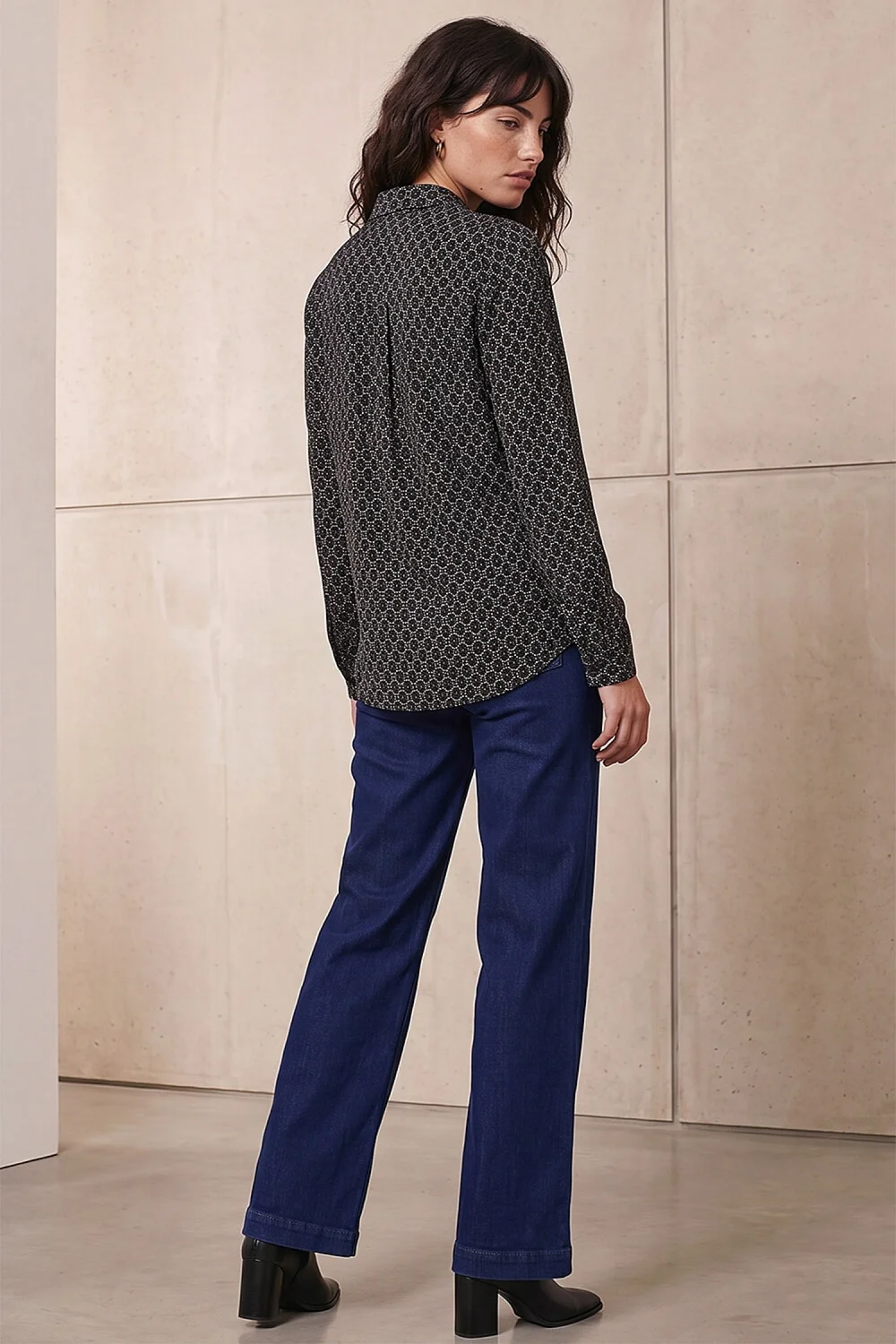 Roman Grey Geometric Puff Print Stretch Shirt - 20 Image 3