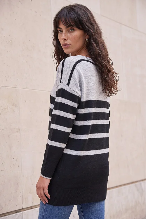 Roman Black Longline Tunic - 18 Image 3