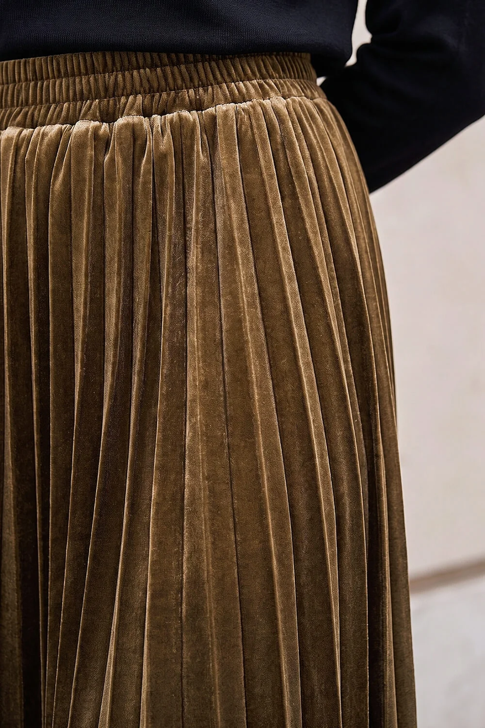 Roman Olive Pleated Velvet Skirt - 10 Image 4