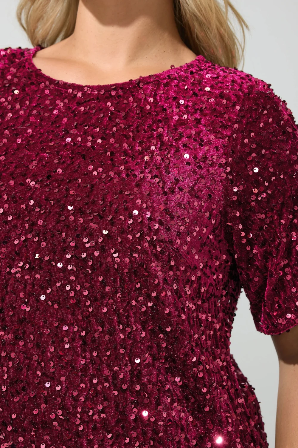 Yours London Curve Red Sequin Velvet T-Shirt - 30-32 Image 4