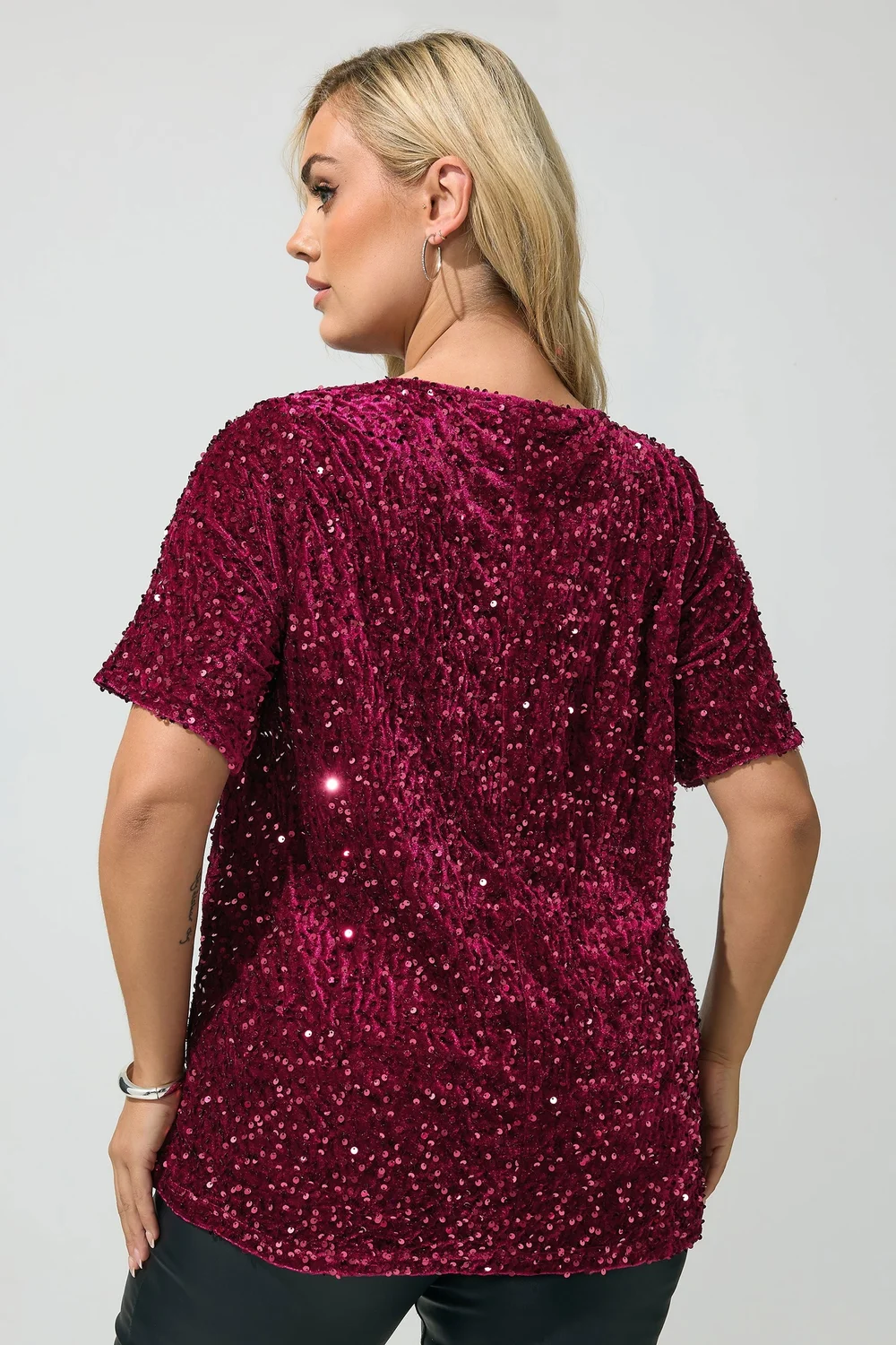 Yours London Curve Red Sequin Velvet T-Shirt - 30-32 Image 3