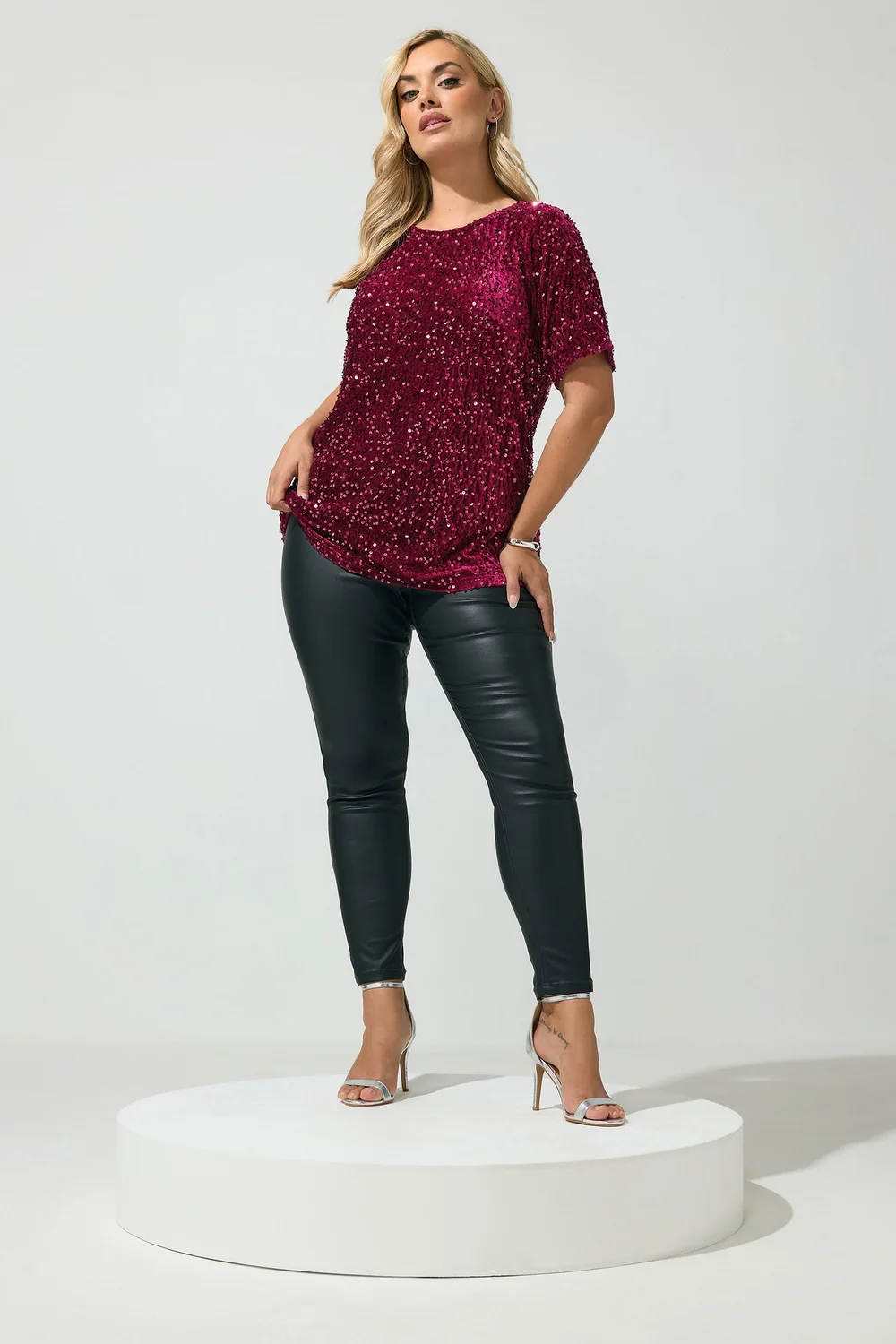 Yours London Curve Red Sequin Velvet T-Shirt - 30-32 Image 2