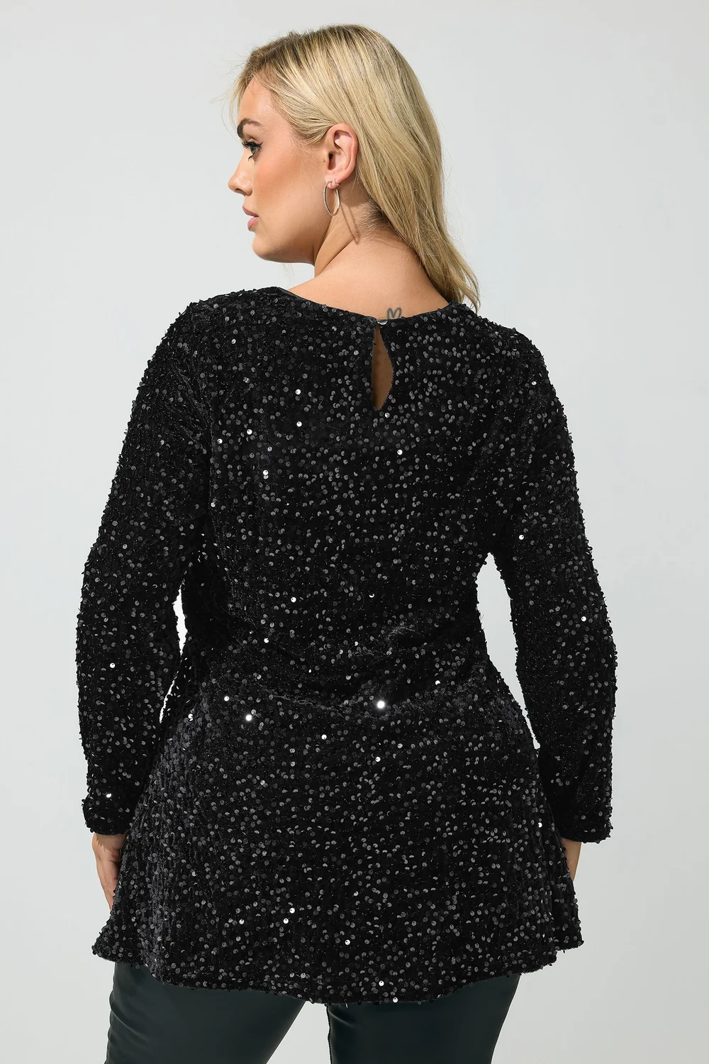 Yours London Curve Black Sequin Velvet Keyhole Top - 26-28 Image 3