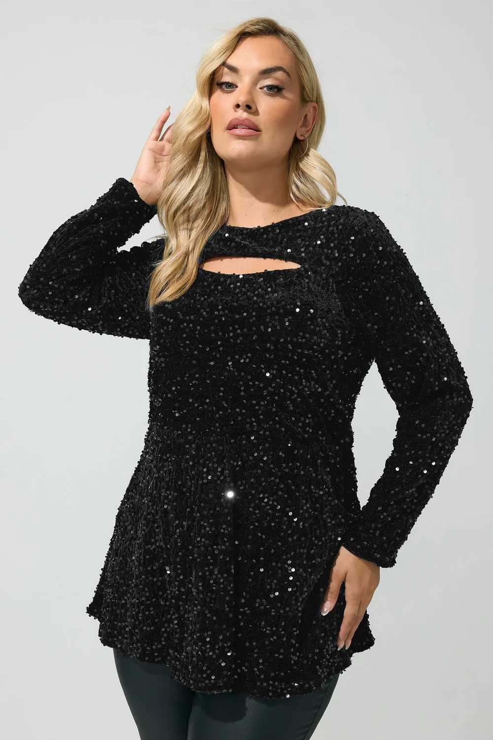 Yours London Curve Black Sequin Velvet Keyhole Top - 26-28 Image 1