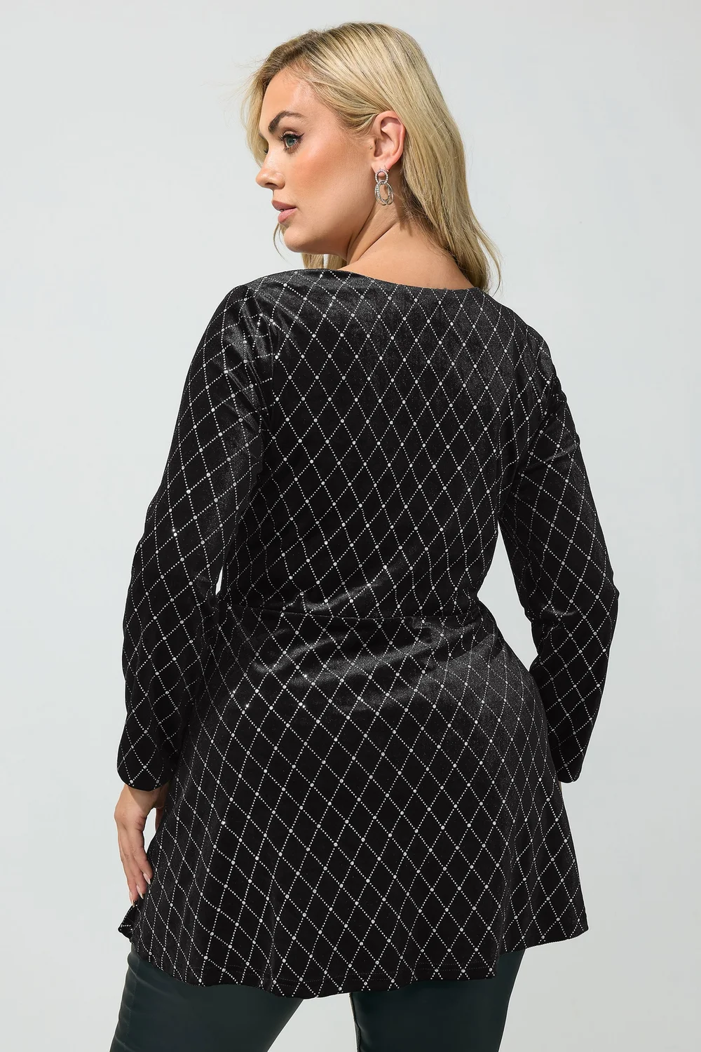 Yours London Curve Black Velvet Glitter Square Neck Top - 18 Image 3