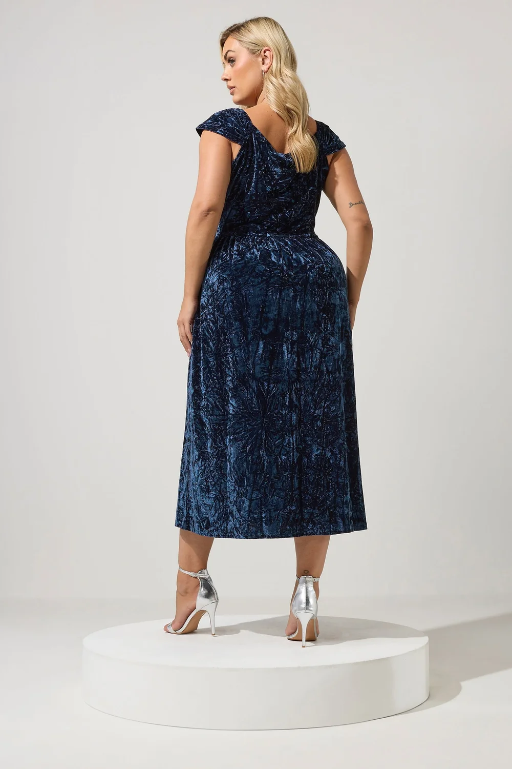 Yours London Curve Blue Velvet Dress - 24 Image 3