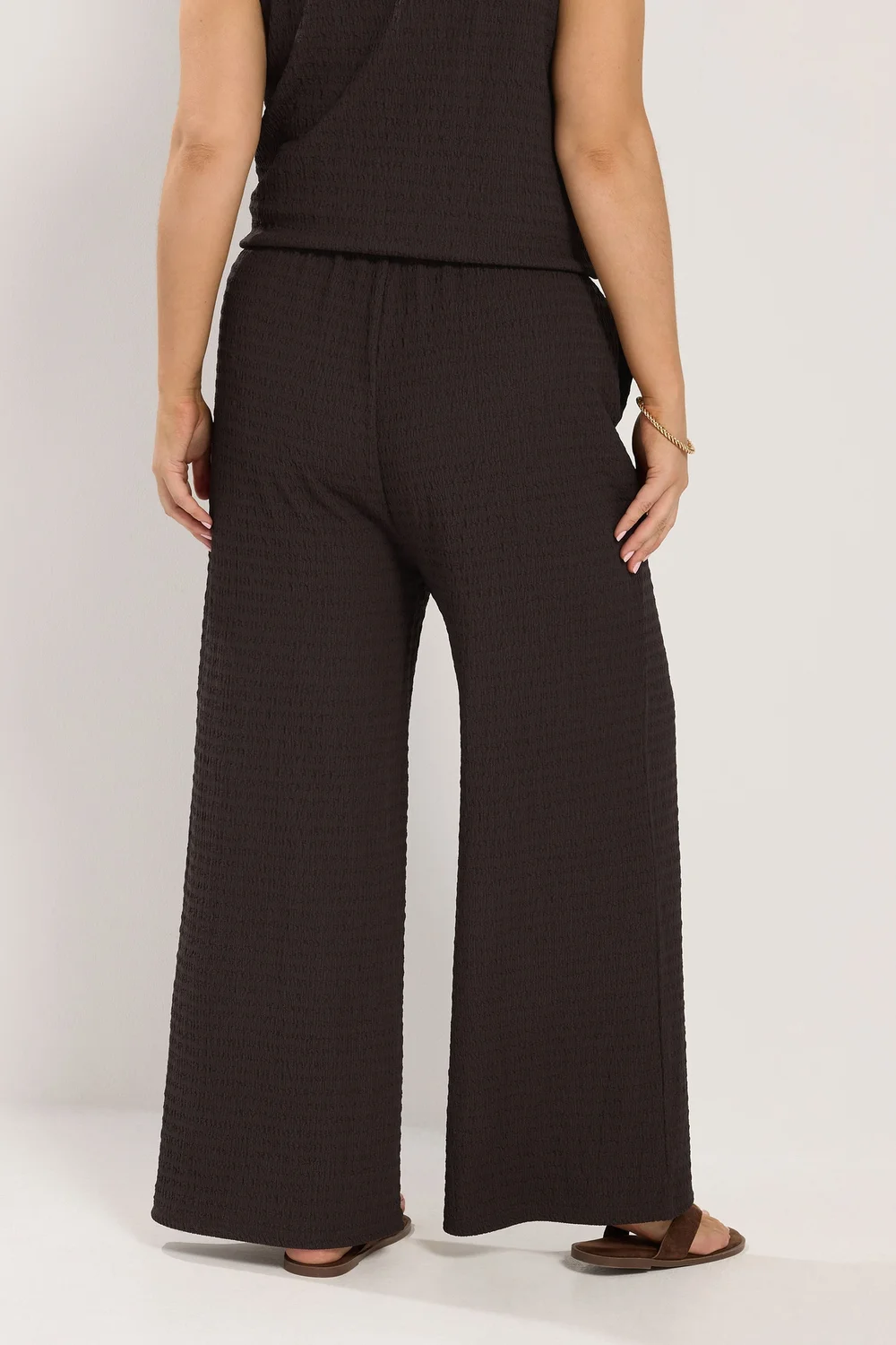 Yours Curve Chocolate Brown Wide Leg Crinkle Trousers - 22-24/L28 Image 4