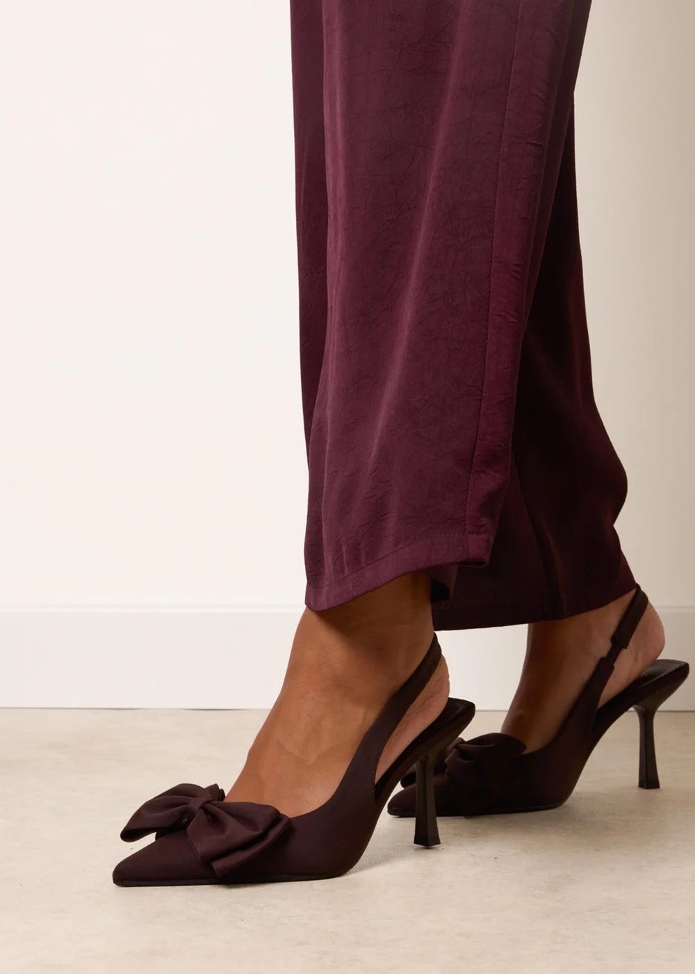 Blue Vanilla Brown Bow Front Slingback Heels - 4 Image 4