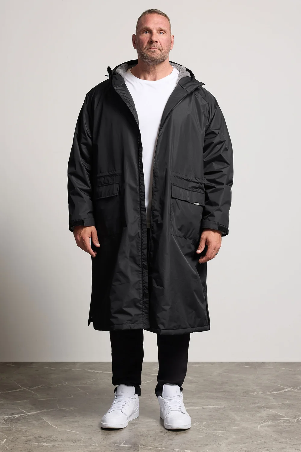 BadRhino Black Waterproof Fleece Lined Changing Robe - XL-2XL Image 2