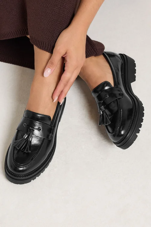 Yours Black Tassel Faux Leather Loafers In Wide E Fit - 4 Wide Image 2