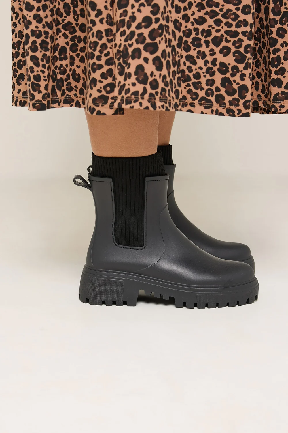 Yours Black Faux Leather Ribbed Knit Wellington Boots In Wide E Fit - 6 Wide Image 2