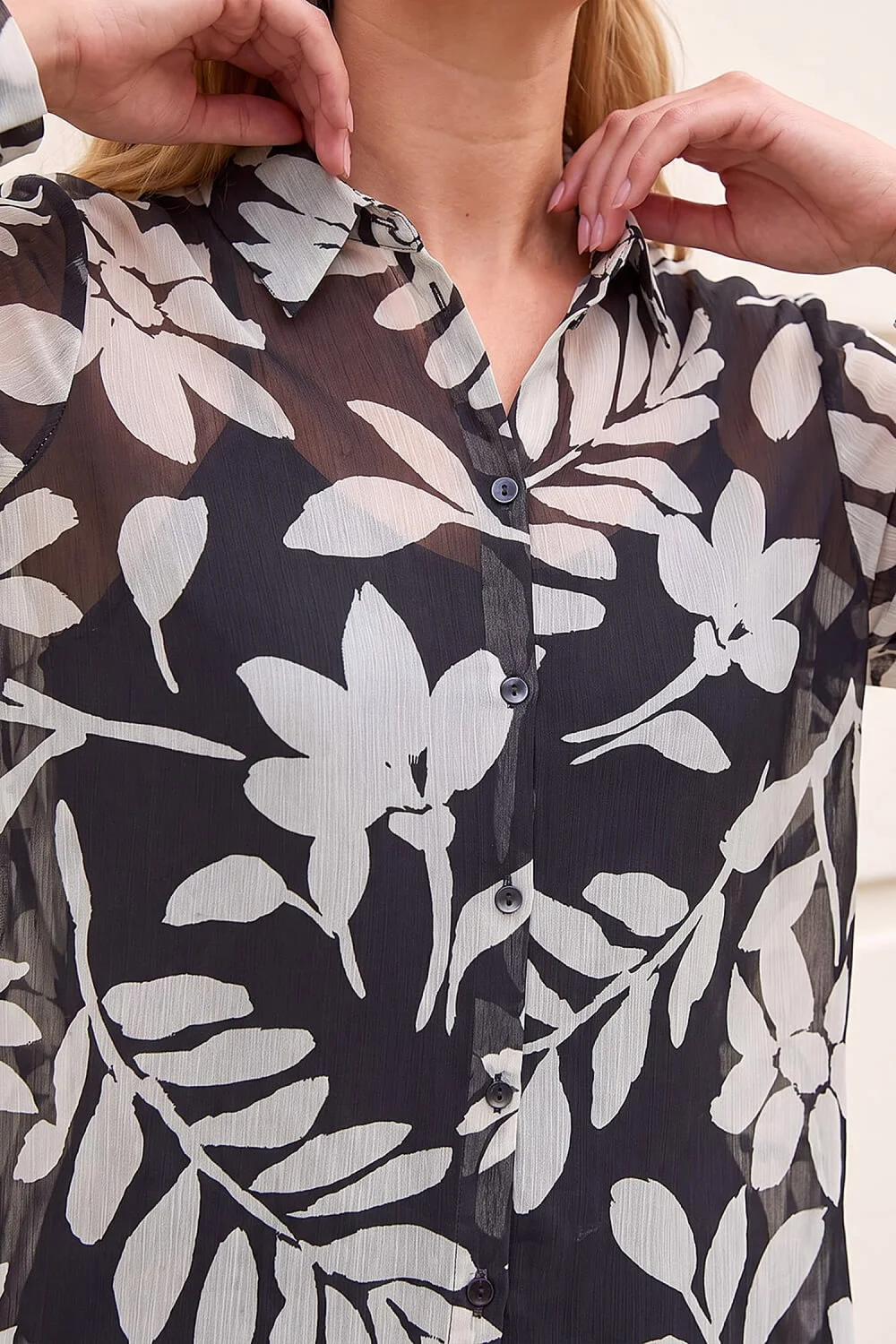Roman Black Mono Floral Longline Blouse - 16 Image 4