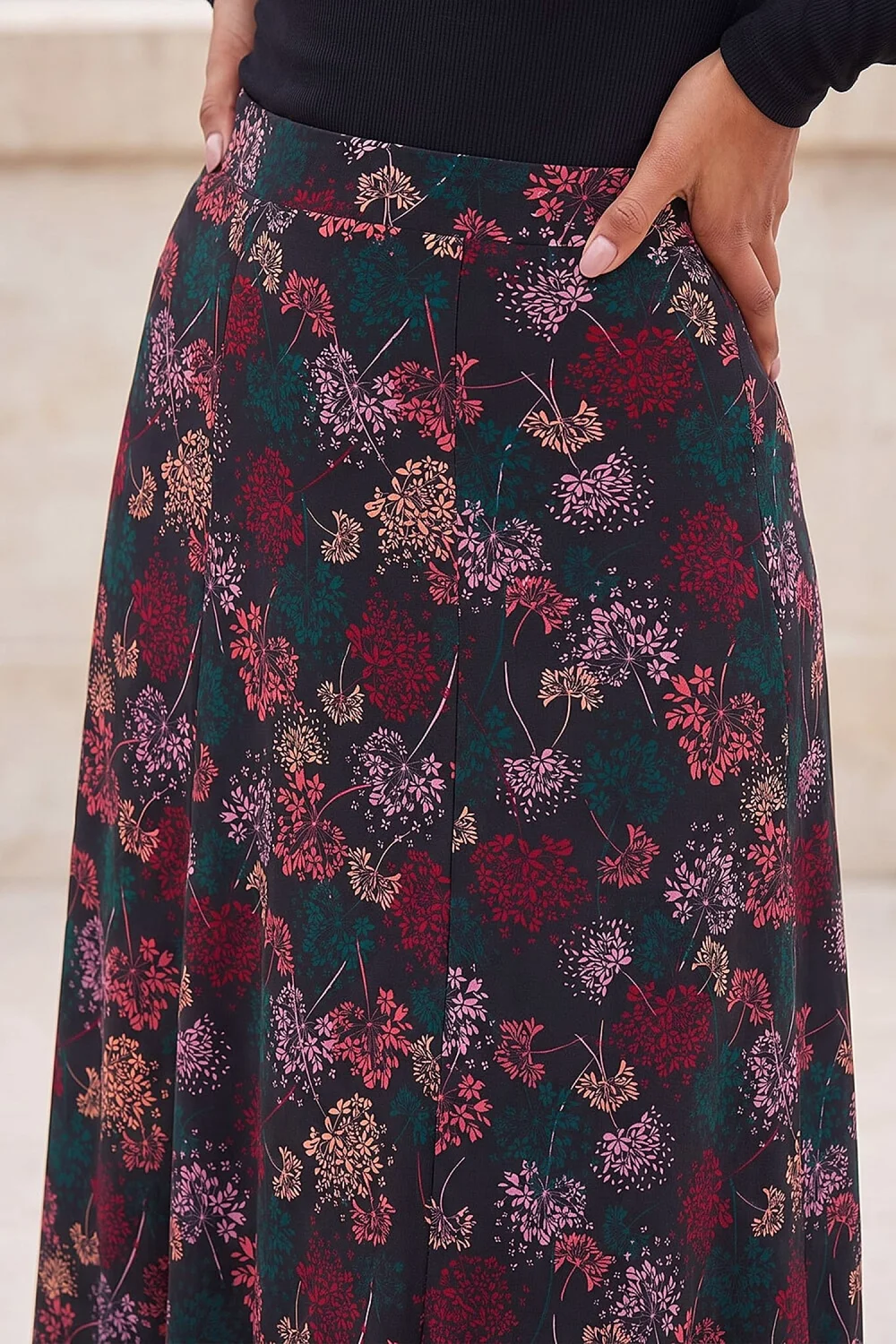 Roman Red Floral Print Stretch Skirt - 16 Image 4