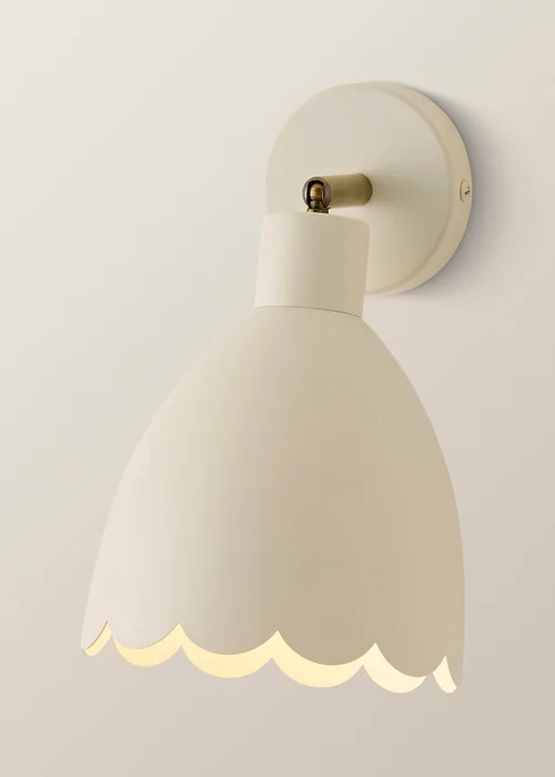 ValueLights Millie Cream Flower Scallop Wall Light - One Size Image 3