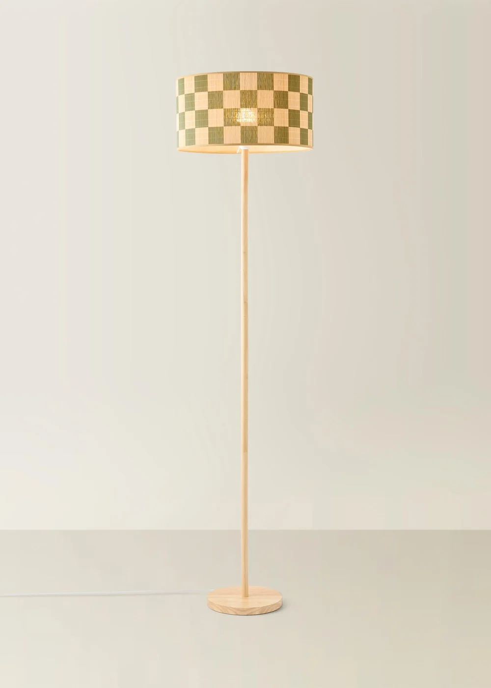 ValueLights Heather Light Wood Stem Floor Lamp with Checkerboard Bamboo Drum Shade - One Size Image 3