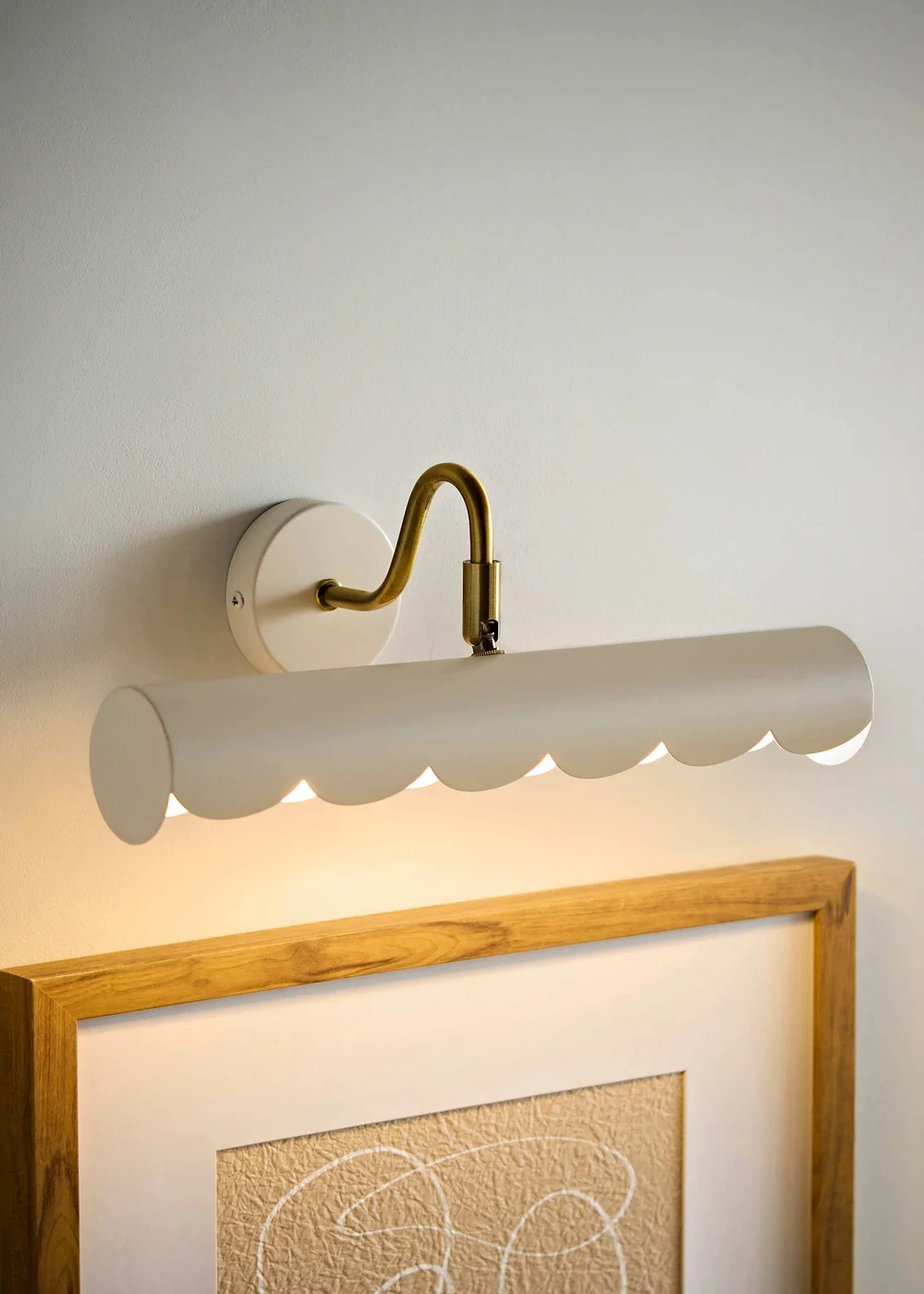 ValueLights Millie Cream Scallop Adjustable Picture Wall Light - One Size Image 1