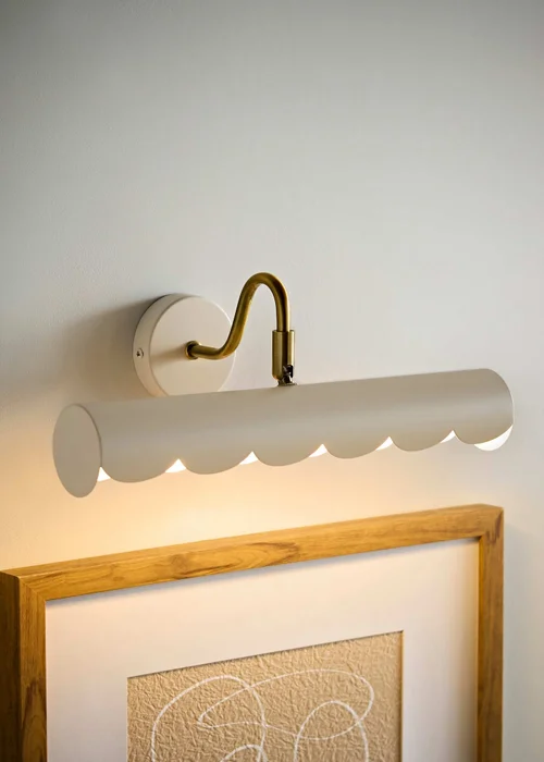 ValueLights Millie Cream Scallop Adjustable Picture Wall Light - One Size Image 1