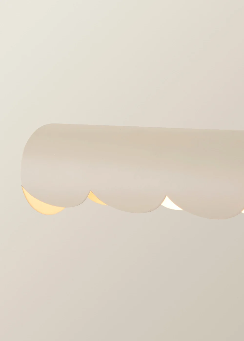 ValueLights Millie Cream Scallop Adjustable Picture Wall Light - One Size Image 4