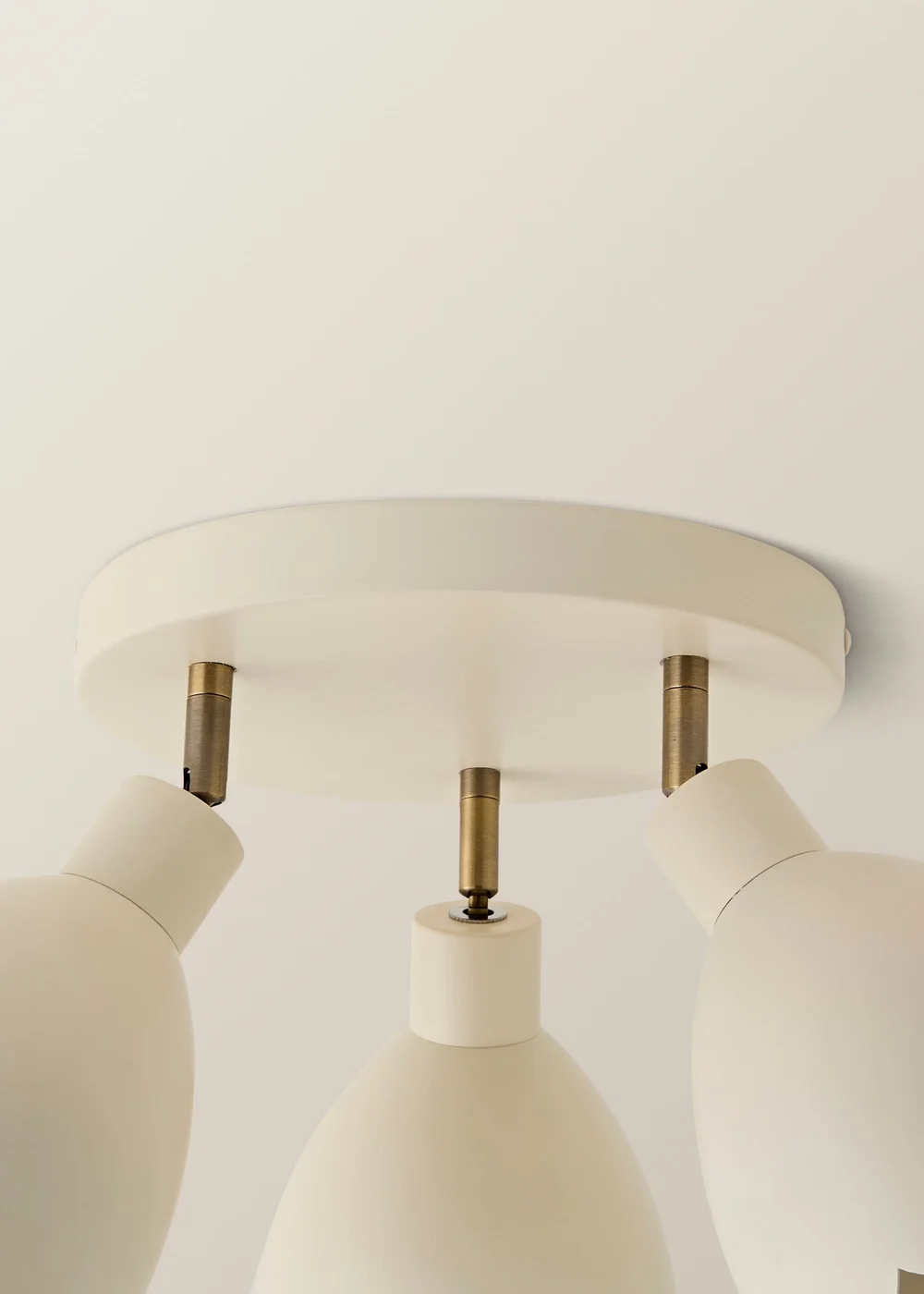 ValueLights Millie Cream Flower Scallop 3 Way Spotlight - One Size Image 6