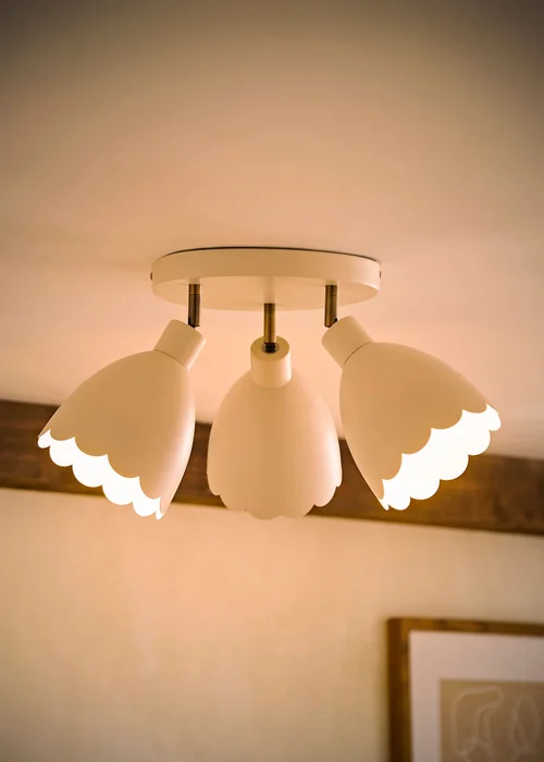 ValueLights Millie Cream Flower Scallop 3 Way Spotlight - One Size Image 2