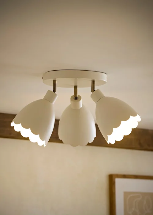 ValueLights Millie Cream Flower Scallop 3 Way Spotlight - One Size Image 1