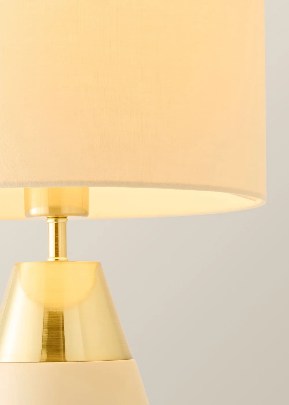 ValueLights Hurst Cream Large Touch Table Lamp - One Size Image 4