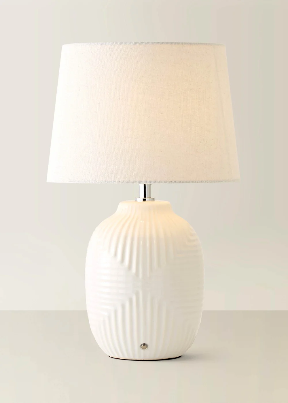 ValueLights Harrison White Medium Rechargeable Ribbed Ceramic Table Lamp - S Image 3
