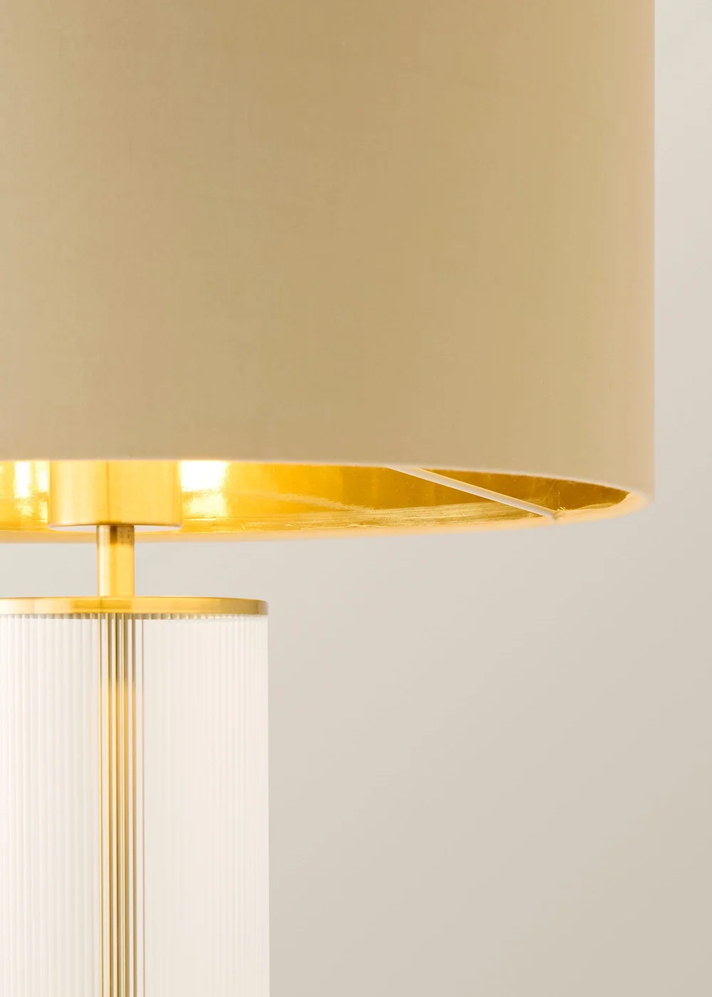 ValueLights Calin Brushed Gold Ribbed Glass Table Lamp Base with Beige & Gold Inner Drum Shade - One Size Image 4