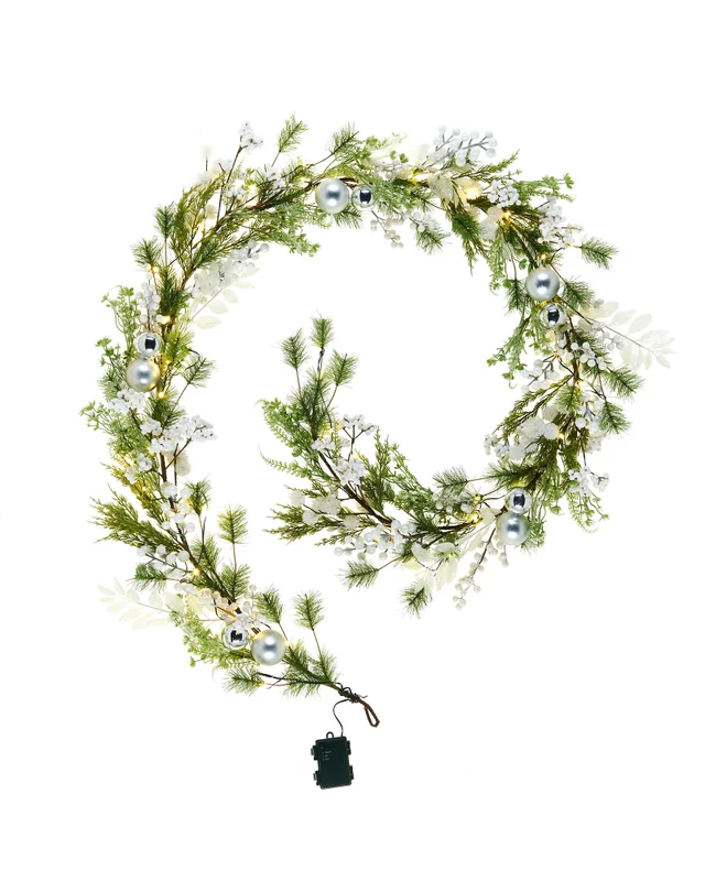 WeRChristmas White Berry Mixed-Tip Pre-Lit Artificial Christmas Garland 50 Warm White Leds 9 Ft